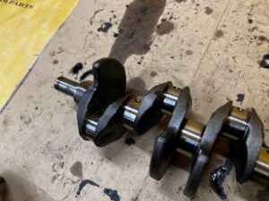 WAŁ KORBOWY RENAULT DACIA 1.5 BLUE DCI K9K U874