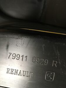 BOCZEK BAGAŻNIKA MOCOWANIE ROLETY GRAND SCENIC IV