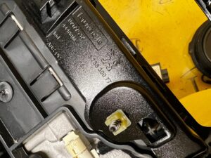 NAWIGACJA EKRAN WYŚWIETLACZ DEKOR RAMKA KONSOLI PEUGEOT 208 A9 LIFT