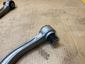 NOWY WAHACZ GÓRNY PRZÓD PRAWY FORD BRONCO 21-