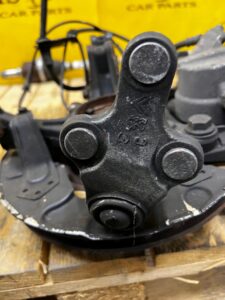 ZWROTNICA PIASTA TARCZA PRZÓD LEWY PEUGEOT 308 II T9 1.5 1.6 BLUE HDI