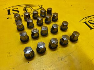 KOMPLET NAKRĘTKI ŚRUBY KÓŁ RANGE ROVER VELAR L560