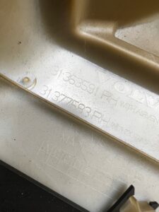 POSZYCIE OSŁONA OBUDOWA SŁUPKA ŚRODKOWEGO B PRAWY VOLVO XC90 II