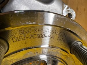 ZWROTNICA PIASTA CZUJNIK ABS PRZÓD LEWY LAND ROVER DEFENDER II L663