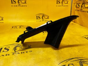 TRÓJKĄT OSŁONA SŁUPKA PRZÓD A PRAWY FORD FIESTA MK8