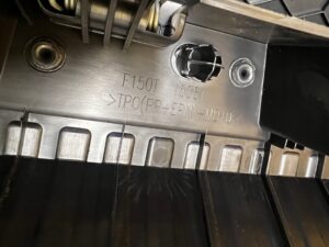 OSŁONA ZAŚLEPKA PODŁOGI BAGAŻNIKA PRZÓD FORD BRONCO 21-