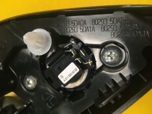 LEWY TRÓJKĄT OSŁONA LUSTERKA GŁOŚNIK INFINITI Q30