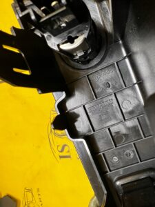 SCHOWEK PÓŁKA TUNELU KONSOLI PRZÓD GNIAZDO ZAPALNICZKI DACIA JOGGER