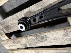 WAHACZ PRZÓD LEWY LAND ROVER DISCOVERY V L462 2.0 D