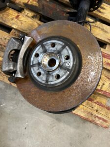 NOGA AMORTYZATOR ZWROTNICA ZAWIESZENIE PRZÓD LEWY INFINITI Q30