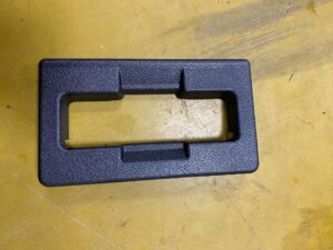 OSŁONA RYGLA ZAMKA KLAPY TYŁ PASA INFINITI Q50