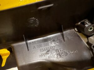 OSŁONA TAPICERKA KLAPY TYŁ BAGAŻNIKA DOLNA MERCEDES GLS X166 BRĄZ