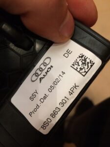 WKŁAD GUMA SCHOWKA NA MONETY AUDI TT 8S0 8S0863301