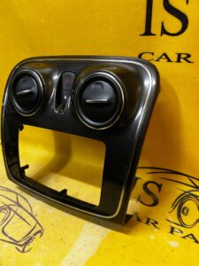 RAMKA ŚRODKOWA KRATKI NAWIEWU DACIA DUSTER II