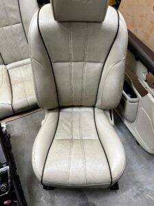 FOTELE SKÓRZANE EKRANY WENTYLACJA BOCZKI PODŁOKIETNIK JAGUAR XJ X351 EU