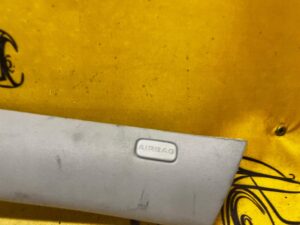 OSŁONA POSZYCIE SŁUPKA A PRZÓD PRAWE PRAWY PEUGEOT 5008 I 3008 I