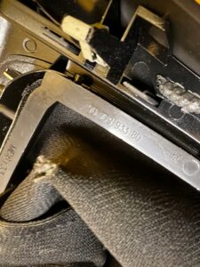 MIESZEK DRĄŻEK ZMIANY BIEGÓW DEKOR TUNELU ŚRODKOWEGO PEUGEOT 308 II T9 EU