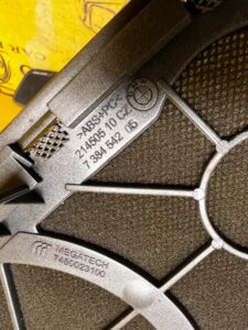 OSŁONA BLENDA GŁOŚNIKA TYLNEJ PÓŁKI PRAWA HARMAN KARDON BMW 5 G30