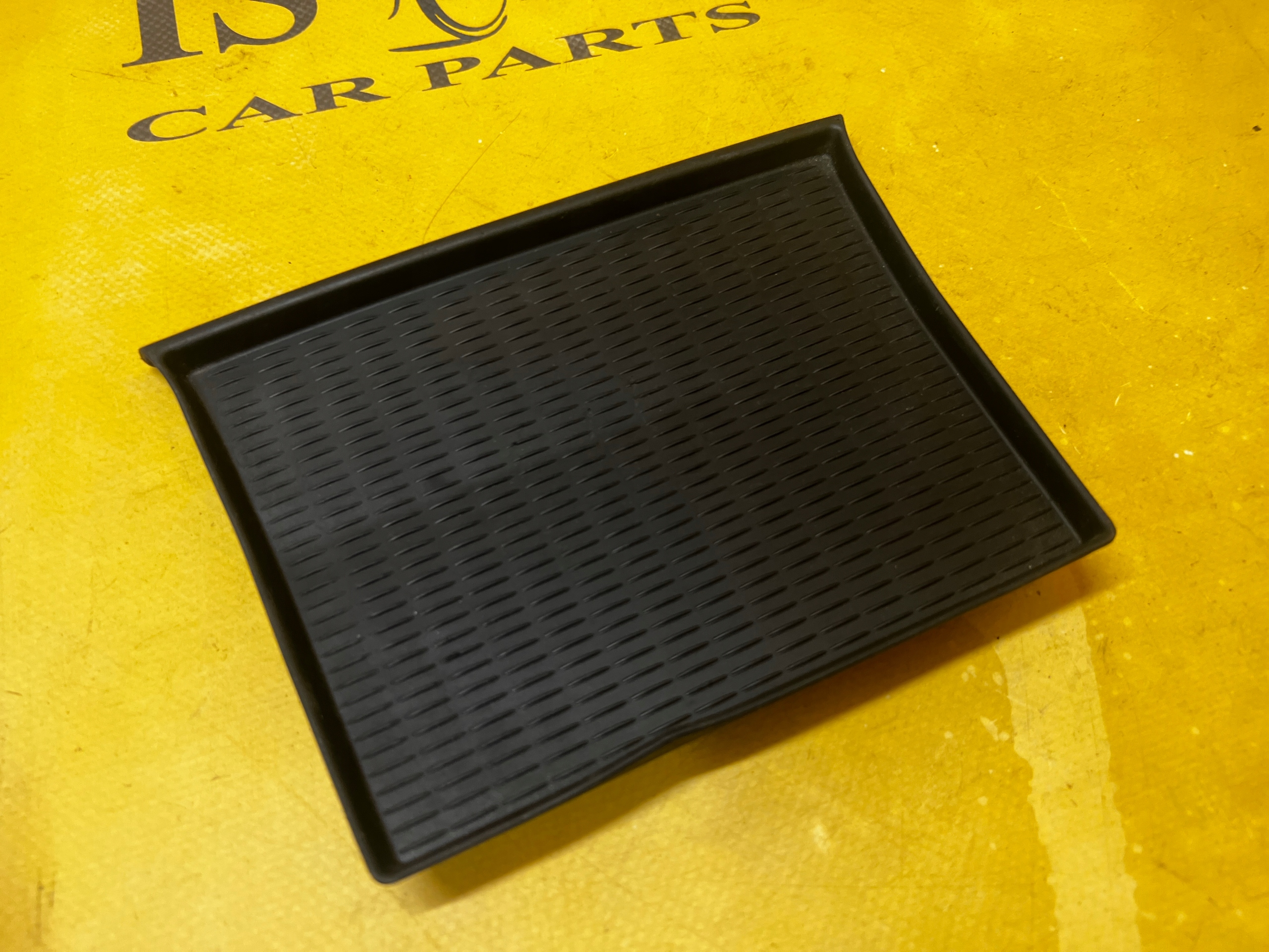 MATA WKŁADANA SCHOWKA TYLNEJ KONSOLI ŚRODKOWEJ BMW X5 E70 X6 E71