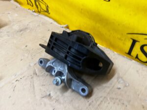 ŁAPA MOCOWANIE WSPORNIK PODUSZKA SILNIKA PEUGEOT 2008 II 1.5 BLUE HDI