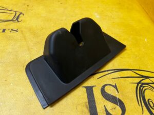 OSŁONA ZAŚLEPKA RYGLA ZAMKA KLAPY TYŁ BAGAŻNIKA PORSCHE MACAN 95B