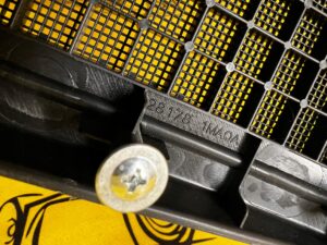 OSŁONA ZAŚLEPKA GŁOŚNIKA PÓŁKI TYŁ BOSE INFINITI Q70 M35h M37 M56