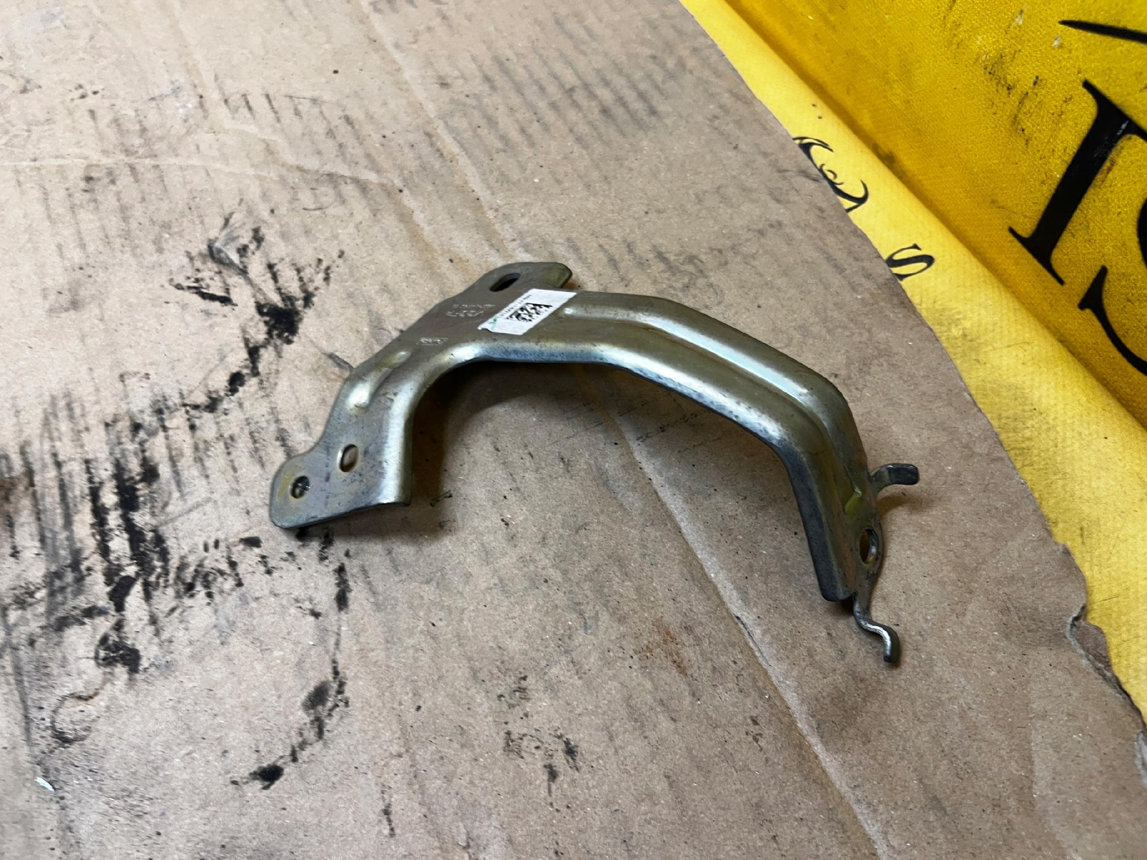 UCHWYT BLACHA WSPORNIK MOCOWANIE FORD BRONCO 21-