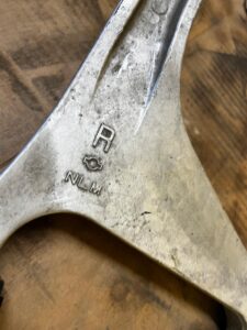 NOWY WAHACZ TYLNY TYŁ PRAWY INFINITI Q50