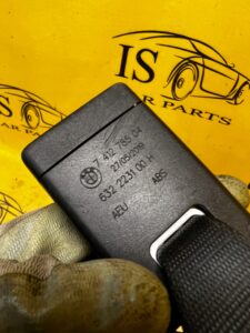 ZAPINKA PASA BEZPIECZEŃSTWA ŚRODKOWY TYŁ BMW 5 G30