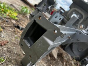 ĆWIARTKA PODŁUŻNICA FARTUCH KIELICH PRZÓD LEWY DACIA SANDERO III STEPWAY