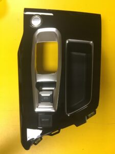 RAMKA WYBIERAKA AUTOMAT PEUGEOT 3008 II START STOP