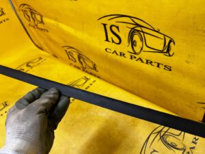 USZCZELKA LISTWA SZYBY CZOŁOWEJ PRZÓD PRAWY FORD EXPLORER VI MK6