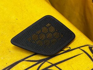 PRAWA OSŁONA MASKOWNICA GŁOŚNIKA RENAULT MEGANE IV