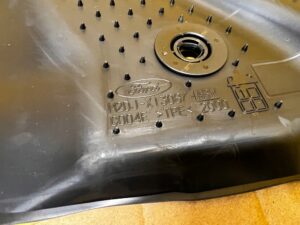 DYWANIKI WYCIERACZKI GUMOWE ORYGINALNE 4 DRZWI FORD BRONCO 21- NOWE OEM