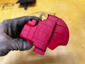 KLEMA PLUSOWA DODATNIA OSŁONA RENAULT CLIO IV