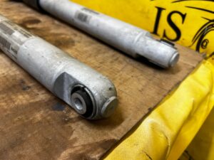 KOMPLET AMORTYZATORY TYŁ PRAWY LEWY PORSCHE PANAMERA 970 I LIFT HYBRID