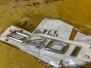 EMBLEMAT NAPIS ZNACZEK 540i BMW 5 G30 540iX 540i G31 540iX NOWY OEM