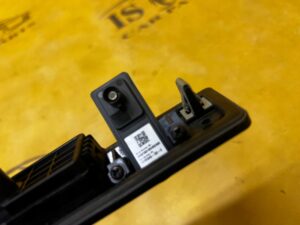 KLAMKA PRZYCISK KAMERA COFANIA KLAPY TYŁ BAGAŻNIKA TESLA MODEL 3 PRZEDLIFT