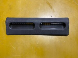 KRATKA WENTYLACYJNA ZA FOTELEM NAWIEW INFINITI Q70