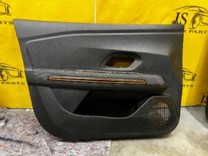 BOCZEK TAPICERKA DRZWI LEWY PRZÓD DACIA SANDERO III STEPWAY 2023R EU