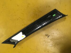 LEWA OSŁONA POSZYCIE SŁUPKA ALCANTARA INFINITI Q30