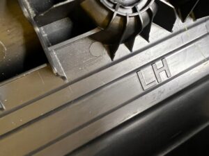 OSŁONA ZAŚLEPKA PODSUFITKI DACHU PRZÓD LEWA 4 DRZWI FORD BRONCO 21-