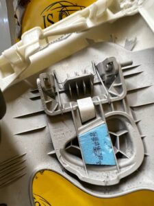 OSŁONA POSZYCIE SŁUPKA B ŚRODKOWEGO LEWA LEWE TESLA MODEL 3 PRZEDLIFT