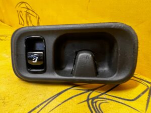 PRZEŁĄCZNIK SKŁADANIA OPARCIA KANAPY FOTELA TYŁ PRAWY MERCEDES C-KLASA W206