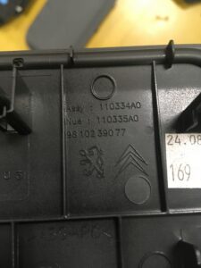 MASKOWNICA GŁOŚNIKA DESKI PEUGEOT 3008 5008 II 17R