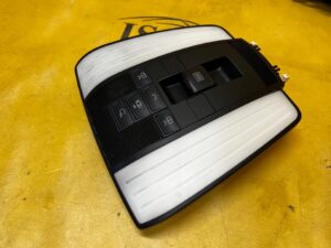 LAMPKA OŚWIETLENIE PODSUFITKI PRZÓD SZYBERDACH MERCEDES CLS W218