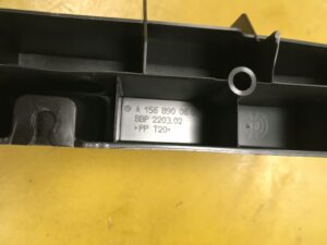 LISTWA WSPORNIK BAGAŻNIKA INFINITI Q30 GLA W156