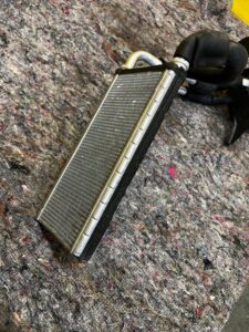 NAGRZEWNICA WYMIENNIK CIEPŁA NAGRZEWNICY RANGE ROVER VELAR L560