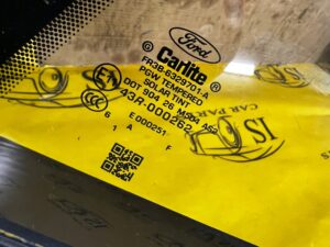 SZYBA KAROSERYJNA BŁOTNIKA TYŁ LEWY FORD MUSTANG VI MK6 S550 GT 5.0 2016R