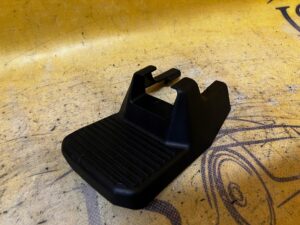 ZAŚLEPKA OSŁONA PROWADNICY FOTELA PRZÓD TOYOTA HILUX VIII 8